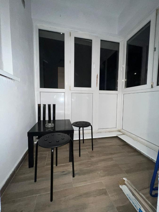 First Studio Bukarest Kültér fotó