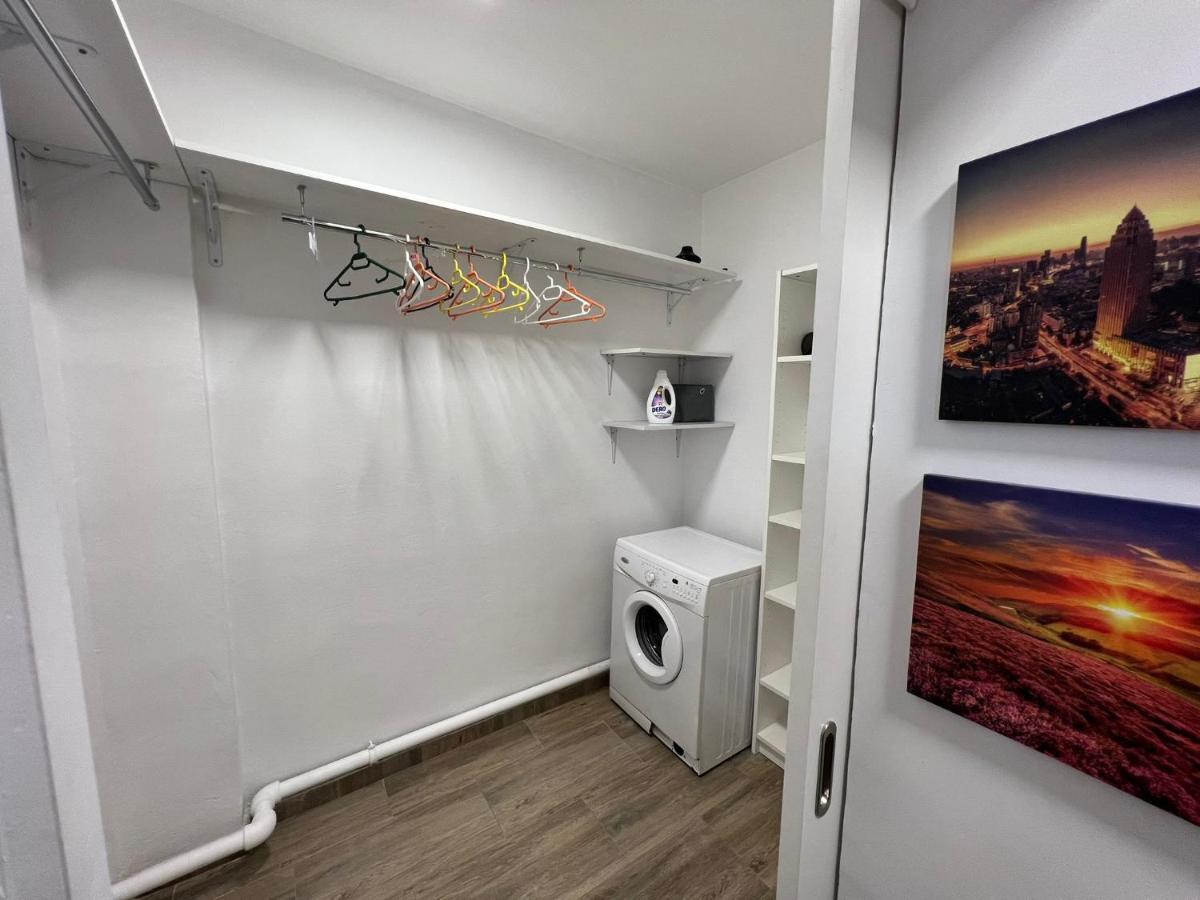 First Studio Bukarest Kültér fotó