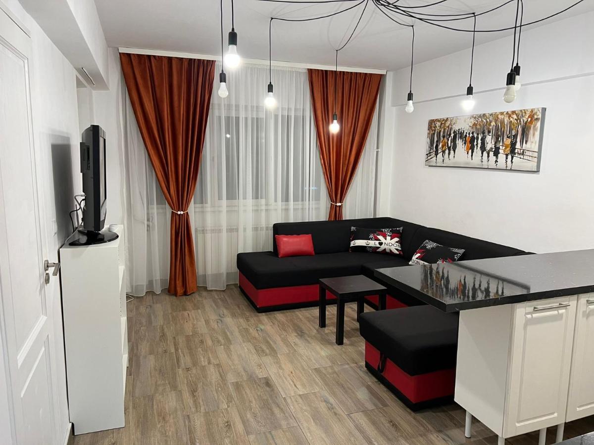 First Studio Bukarest Kültér fotó