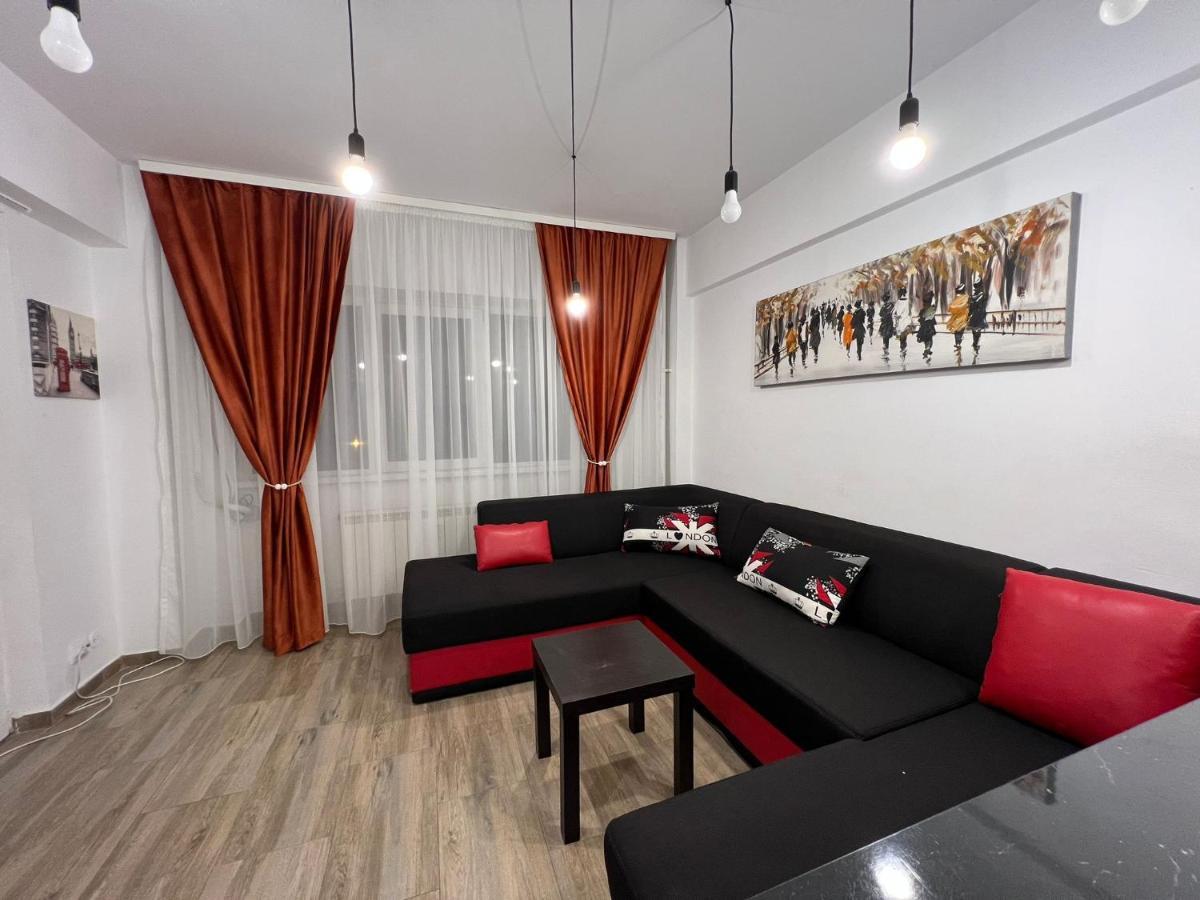 First Studio Bukarest Kültér fotó